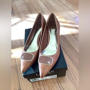 Lauren Ralph Lauren pointed-toe pump heel size 7.5
